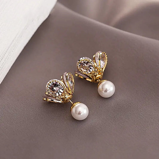Orecchini Eleganti con Fiori Leggeri e Perle