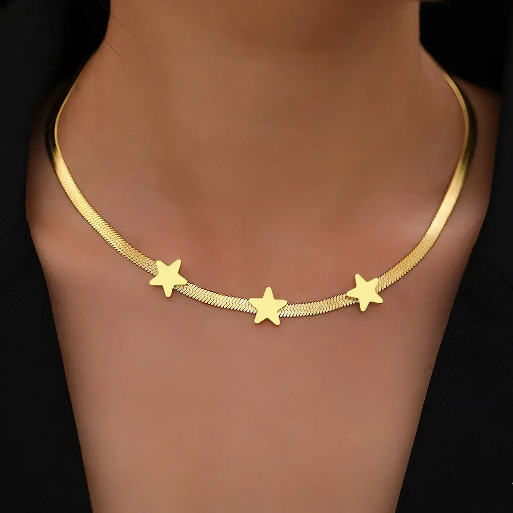 Collana elegante con stella dorata