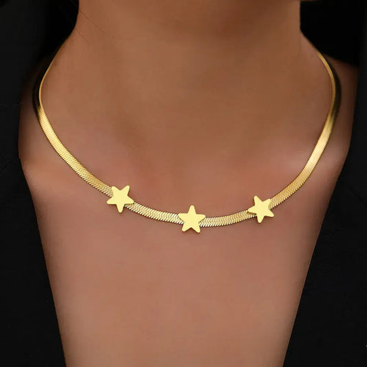 Collana elegante con stella dorata