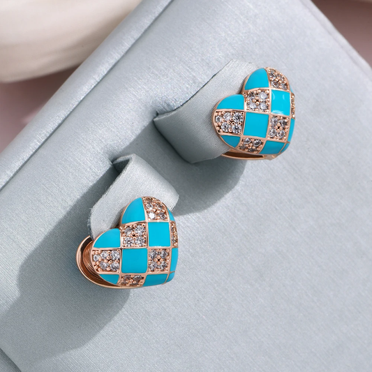 Orecchini a semplice elegante a forma di cuore con dettagli in smalto