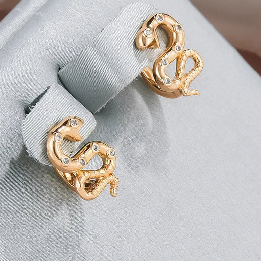 Orecchini eleganti in oro con serpente e zirconia