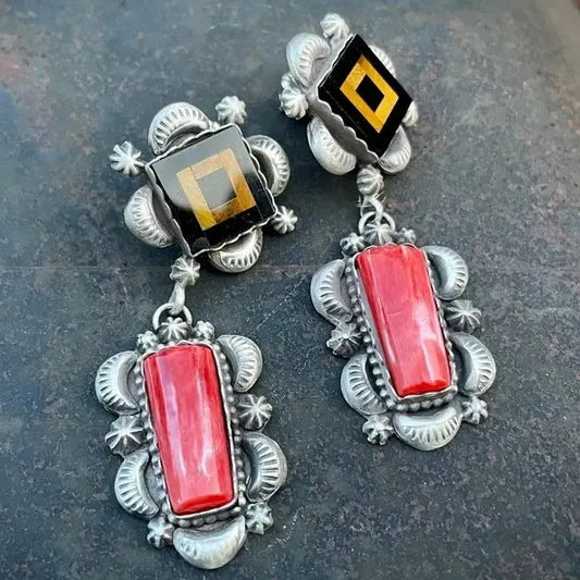 Orecchini vintage rettangolari con pietra rossa
