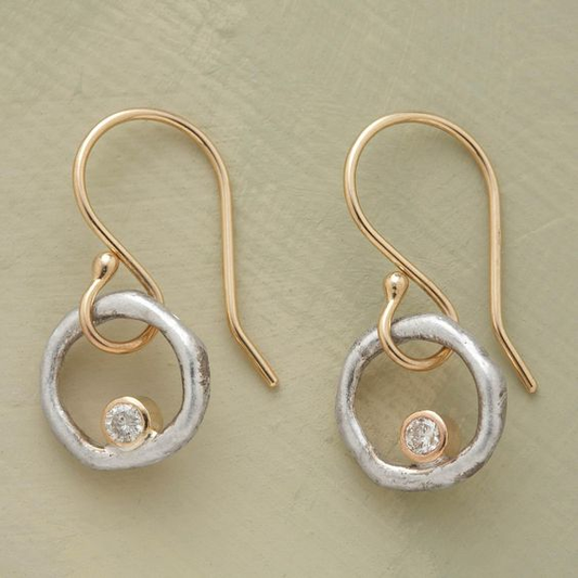 Orecchini vintage in oro con cerchio in argento e zirconi