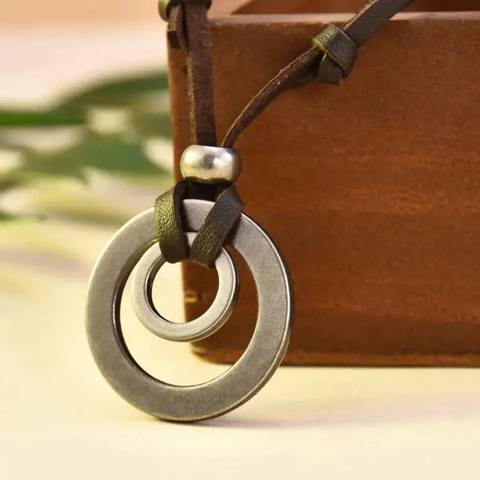 Collana in pelle vintage placcata in argento