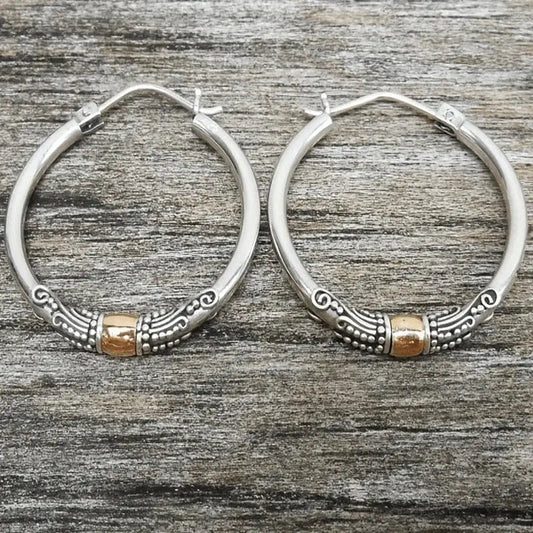 Orecchini a cerchio vintage in argento con motivo inciso