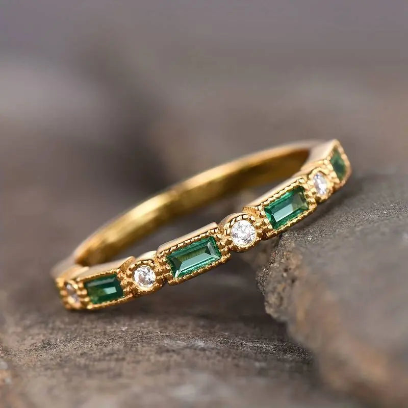 Anello in oro vintage con zirconia verde