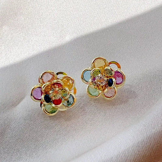 Orecchini eleganti e colorati con fiore di cristallo