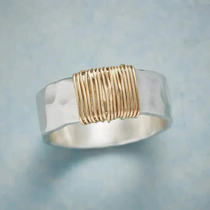 Anello d'argento con fili dorati vintage