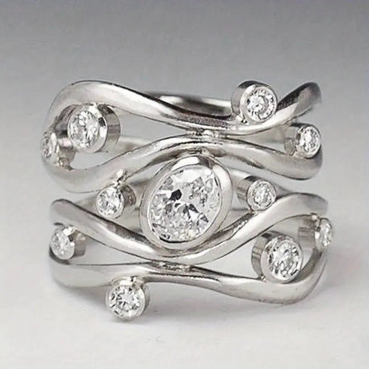 Anello in Argento Vintage con Zirconia Irregolare