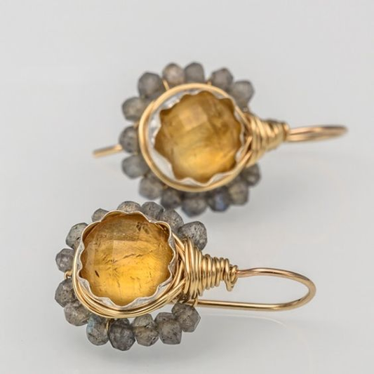Orecchini vintage in oro con filo d'oro e cristallo arancione