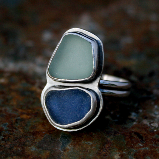 Anello vintage in argento con pietre blu
