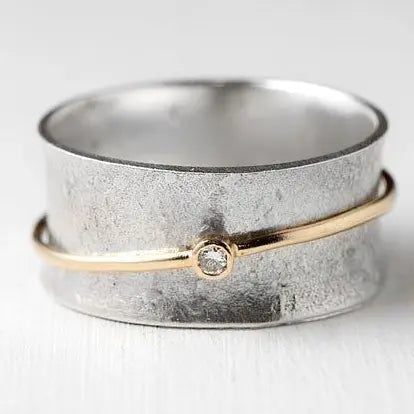 Anello in argento con zirconi e linea dorata vintage