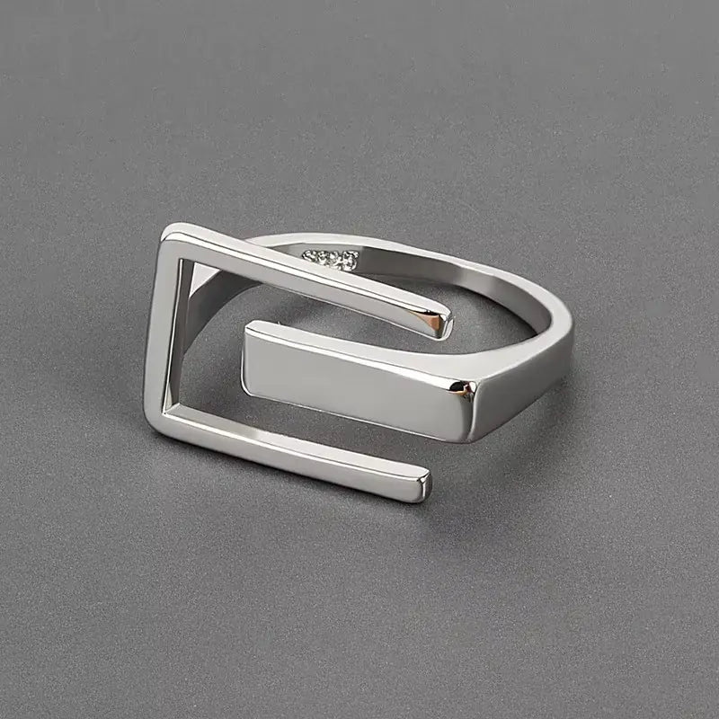 Anello d'argento irregolare
