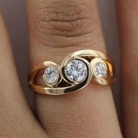 Anello spiral placcato oro vintage con zirconia