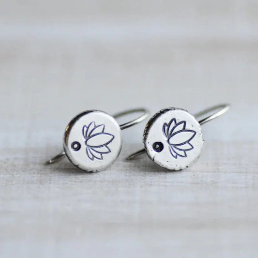 Orecchini Piccoli Anticati Tonalità Argento Rotondi