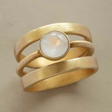 Anello Vintage in Oro e Luna Madre Incastonata