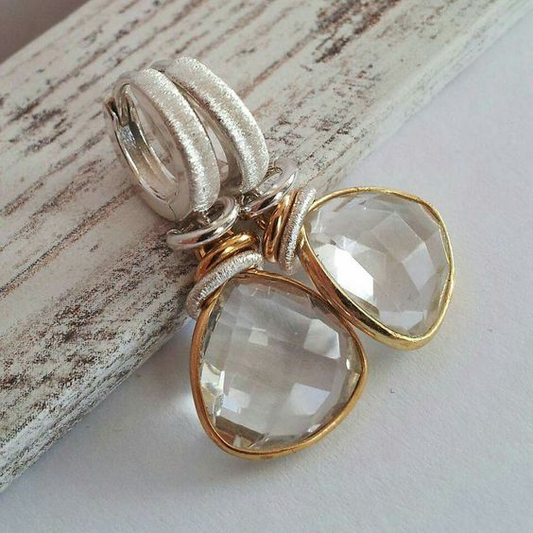 Orecchini vintage in oro con elementi glitter e pietra bianca
