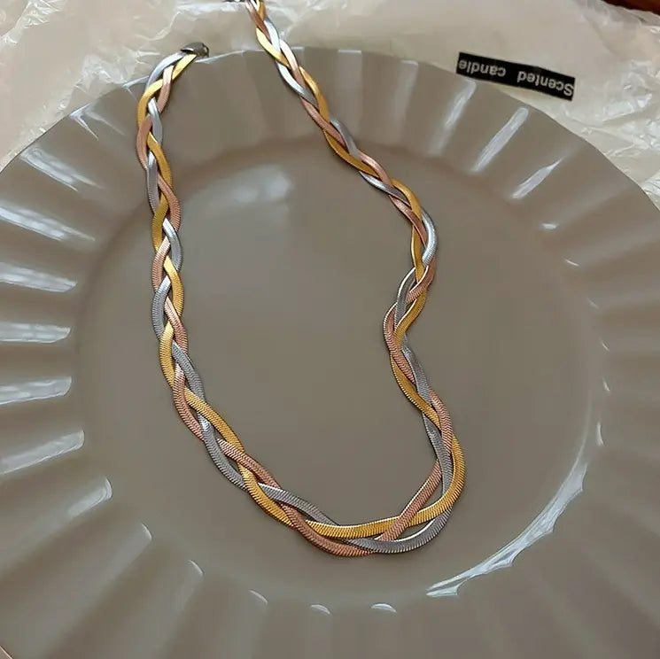 Elegante collana in oro e argento