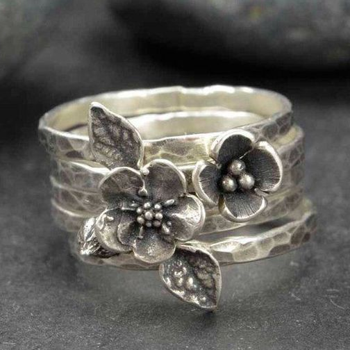 Anello a strati in argento con fiore vintage