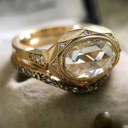 Anello rotondo con inlays di cristallo in oro vintage