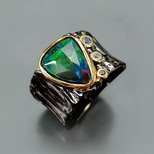Anello in cristallo verde brillante vintage