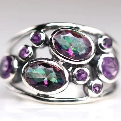 Anello con inserti di cristallo colorato in argento vintage