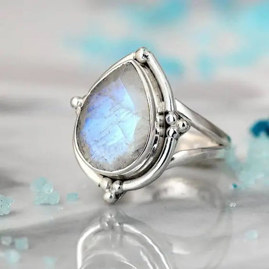 Anello a goccia in opale bianco vintage