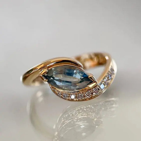 Anello in cristallo blu brillante vintage