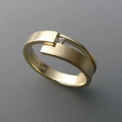 Anello d'oro vintage di alta qualità