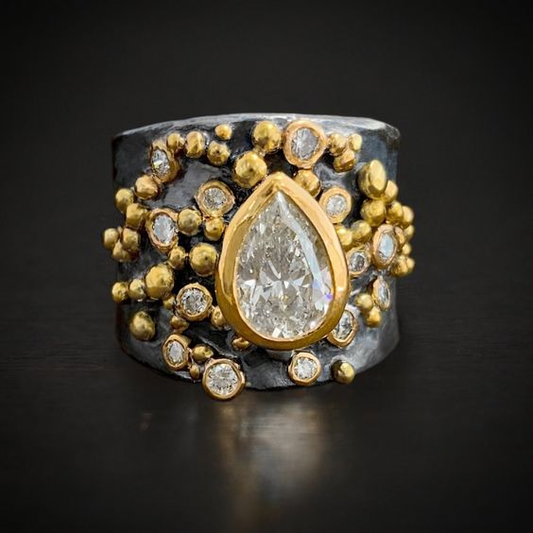 Anello in Vetro Scuro e Bianco Vintage