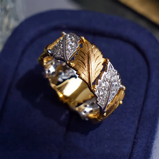 Anello con zirconia e foglie dorate