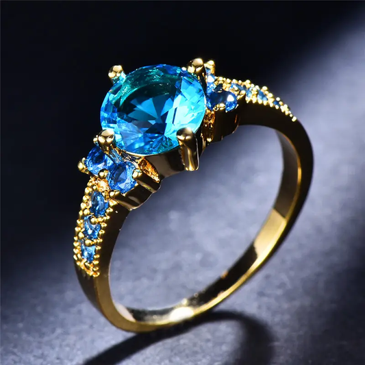 Anello d'oro con zirconi azzurro cielo