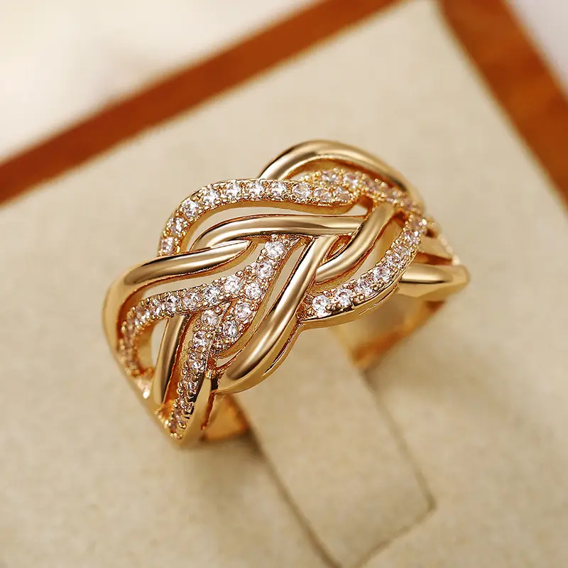 Anello in oro e zirconia