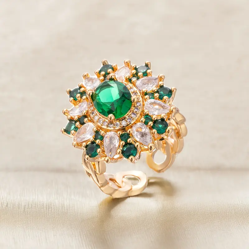 Anello con motivo mandala in cristalli bianchi e verdi