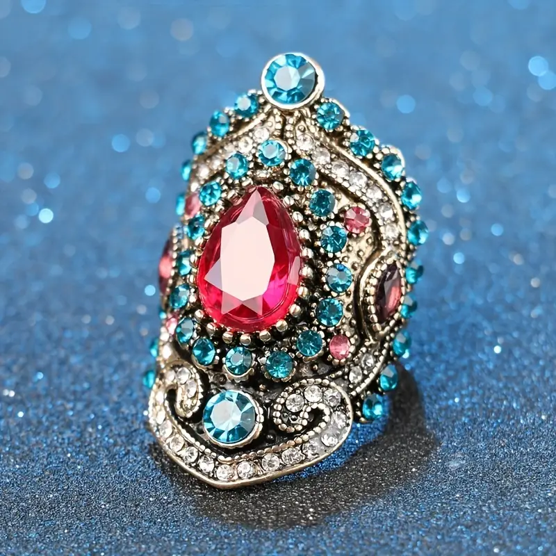 Anello ispirato all'Asia con cristalli blu e rossi