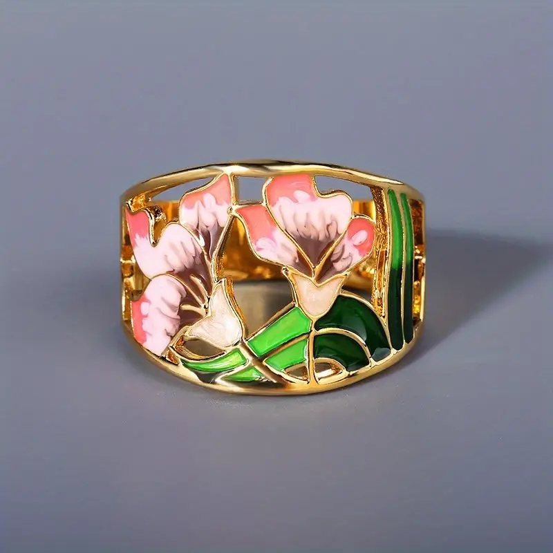 Anello a fiore dorato con smalto