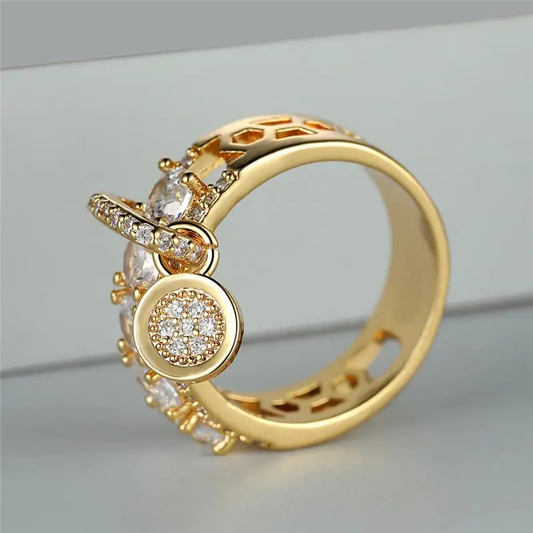 Anello con charms scintillanti
