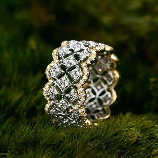 Anello vuoto in oro e argento con elementi scintillanti