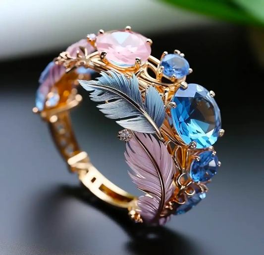 Anello Vintage Esotico in Piume di Cristallo