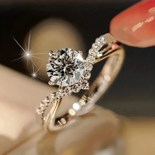 Bellissimo anello con cristallo bianco