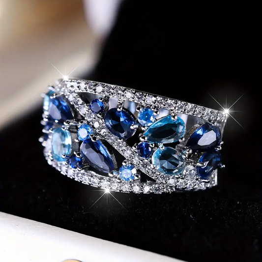 Anello vintage in argento con pietre blu scintillanti