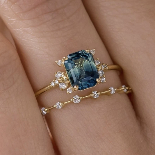 Set di anelli con pietra blu e piccoli cristalli