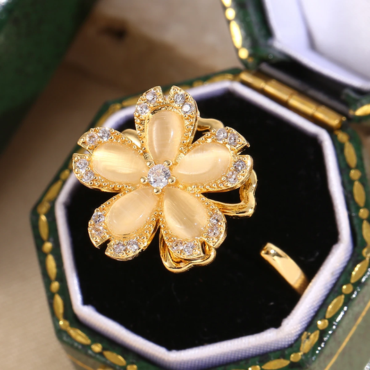 Anello con margherita dorata