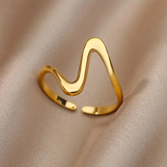 Anello d'oro irregolare