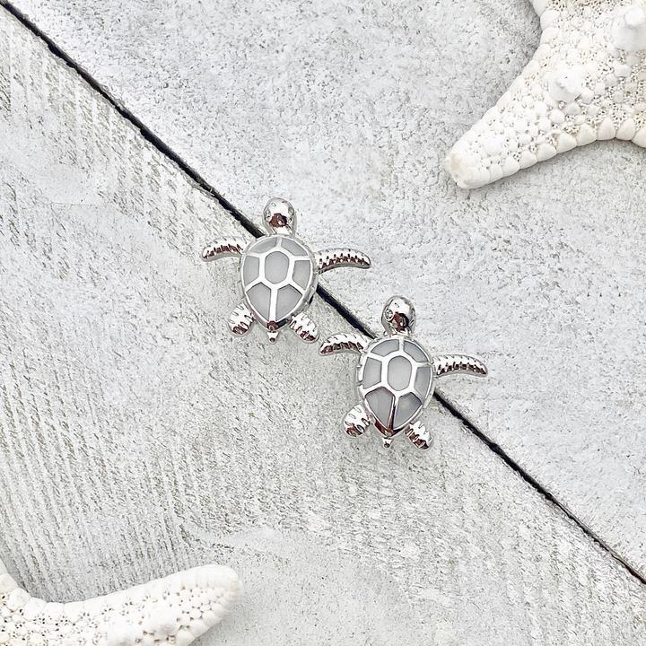 Orecchini con tartaruga marina in opale e argento