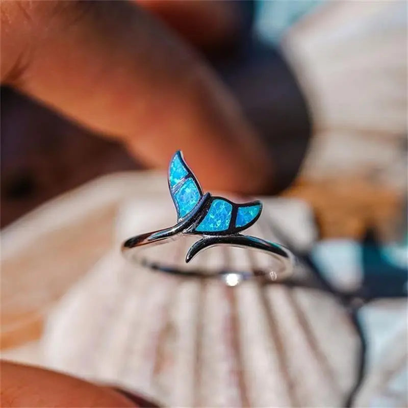 Anello a coda di balena in argento e opale