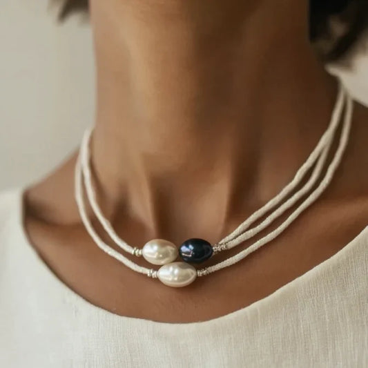 Collana Vintage di Perle Nere e Bianche